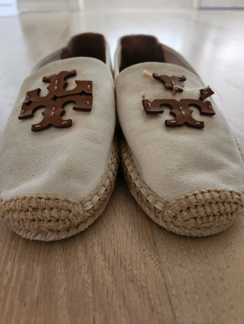Tory Burch Everly Espadrilles Size 7.5 Ivory Canvas Logo Slip-On Flats Shoes